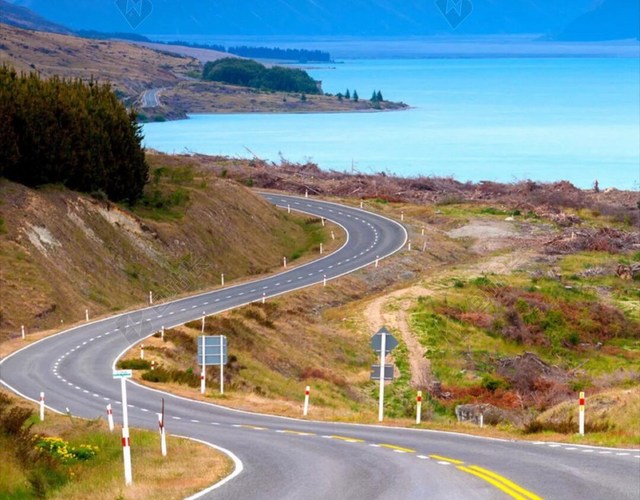 天空山峰户外公路H5背景