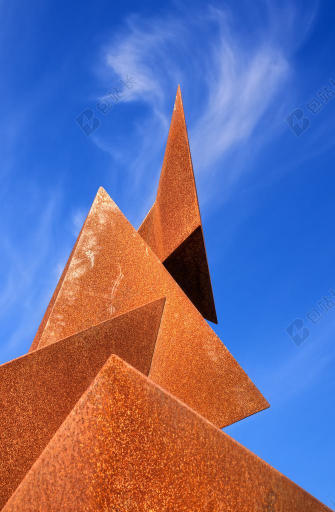 时尚金属不锈钢艺术金字塔背景图片