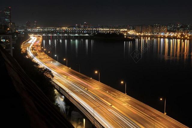 时尚奥林匹克大道路灯夜景背景图片