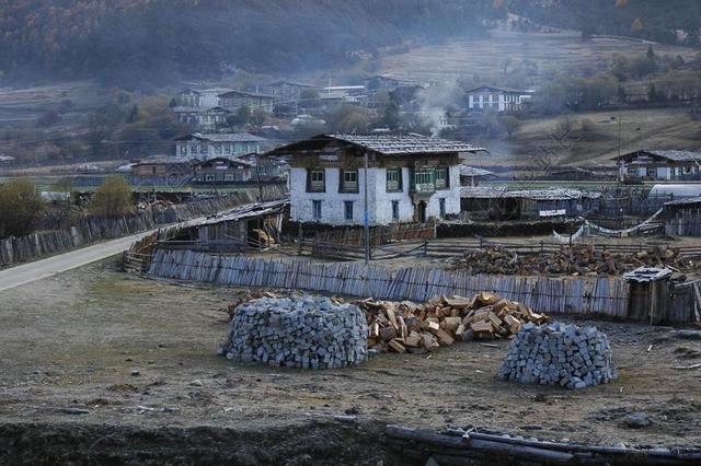 西藏 民居 村落 清晨