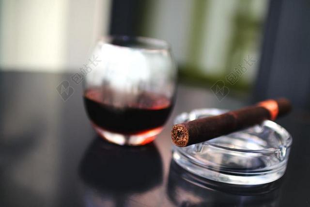雪茄 吸烟 烟灰缸 葡萄酒 玻璃 玻璃