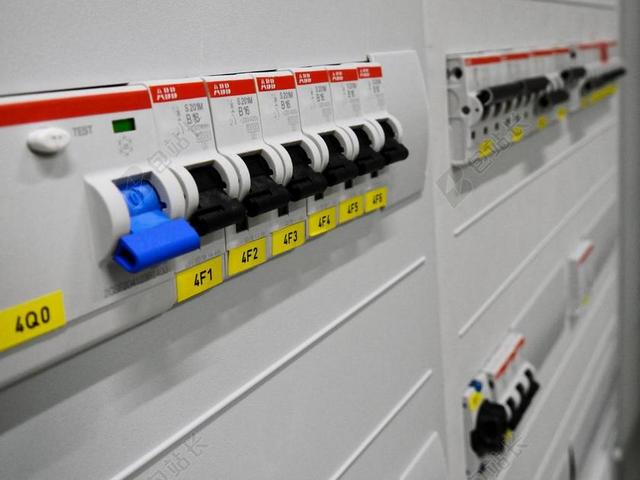 开关 控制柜 电子分销商 ELEKTRIK 当前 电力 能源