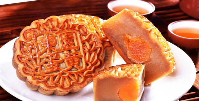 蛋黄月饼中秋节素材