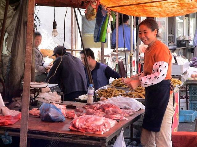 市场买卖服务业卖肉商贩女背景图片