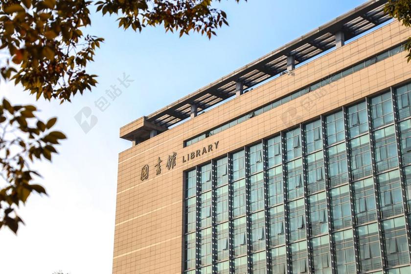 蓝天建筑知识玻璃窗户背景图片