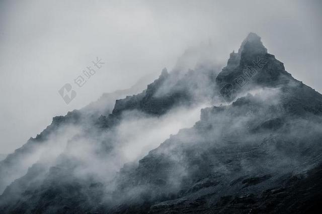有雾 山 自然 雾 景观 霾 薄雾 黑色和白色 户外