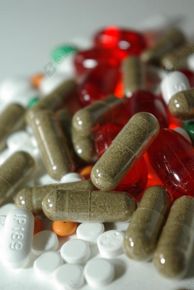 医疗白色褐色和红色的药丸背景图片