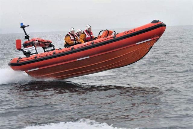 RNLI 救生艇 救援 海 船 海岸 英格兰 英国 水