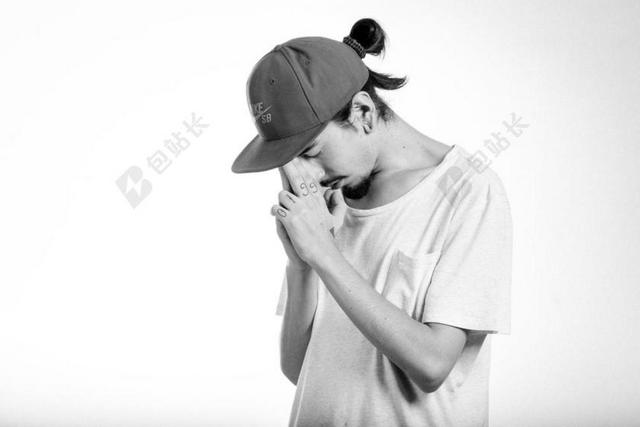 人物沉思和青年背景图片