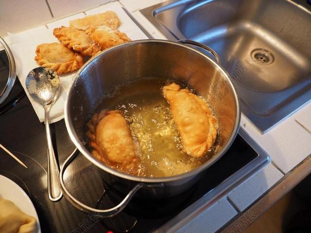 EMPANADAS TEIGTASCHES 油 锅 酥炸 食品
