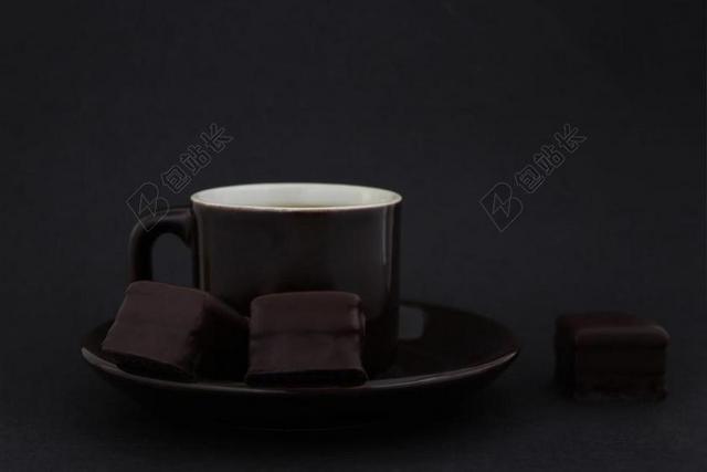 黑色餐饮格调苦咖啡搭配黑巧克力宣传背景图片