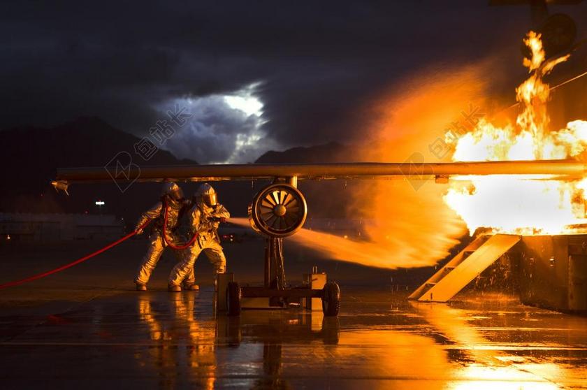 消防队员 培训 生活 火 控制 保护 危险 设备 软管