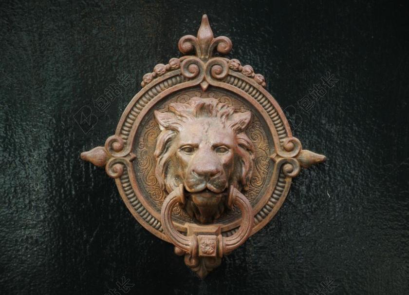 黄色金属门锁对称特写背景图片