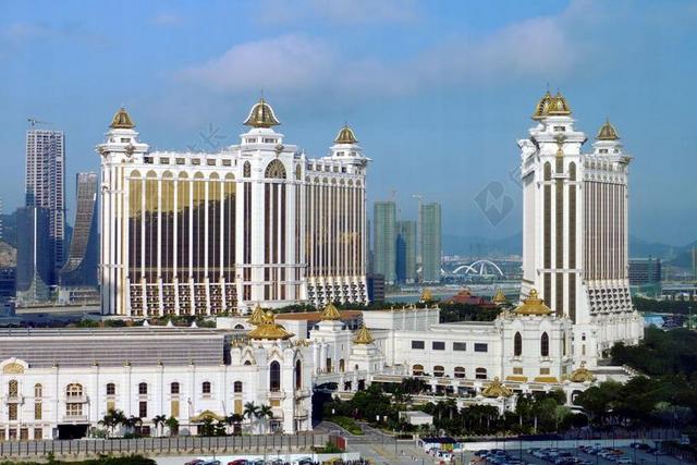 白色建筑优雅大气都市高楼设计背景图片