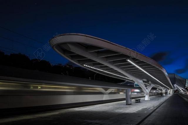 建筑现代格调冷色系地铁站设计背景图片