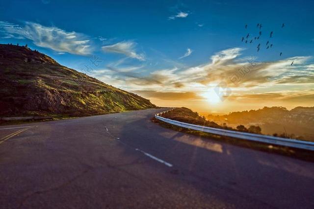 蓝天风景道路日落清新背景图片