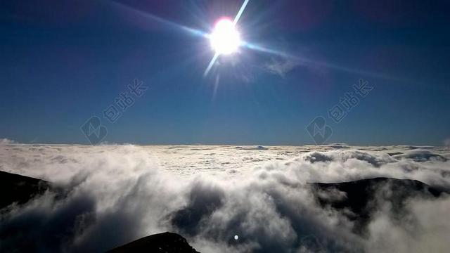 广告清新朦胧太阳驱散云层宣传背景图片
