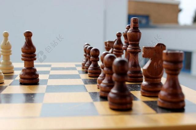 广告格调唯美跳棋盘特写宣传背景图片