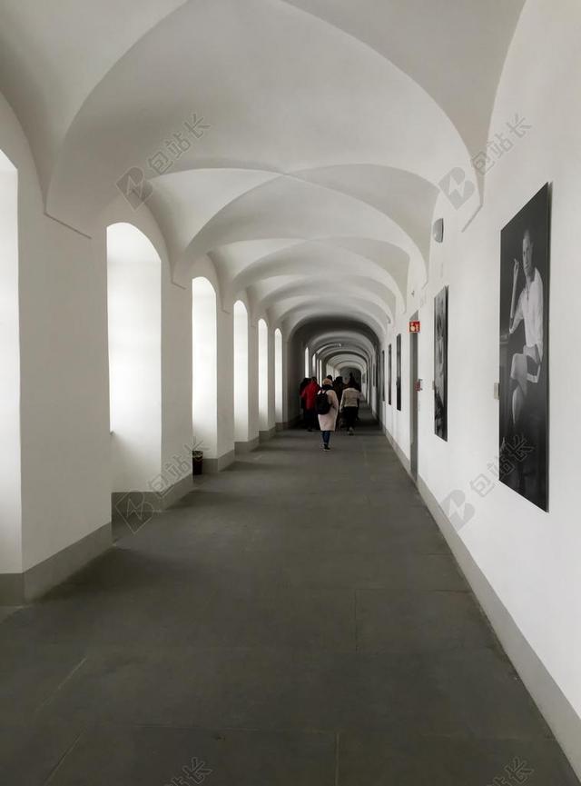 灰白建筑简约冷淡风画廊设计背景图片