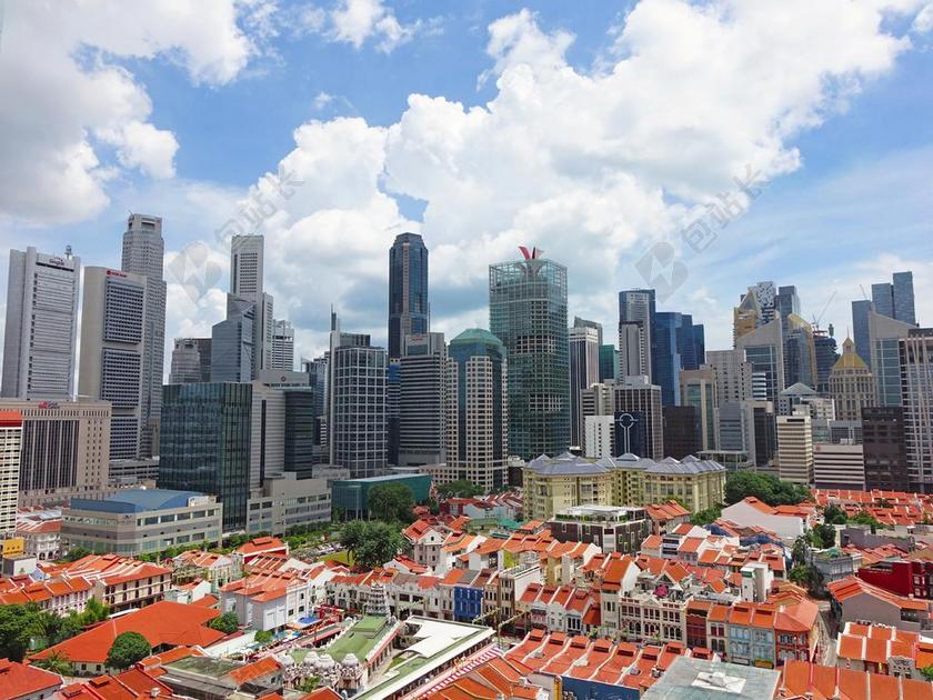 新加坡金融区摩天楼建筑群蓝天白云背景图片