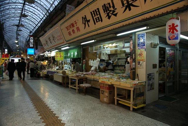 商场日本街头的商店背景图片