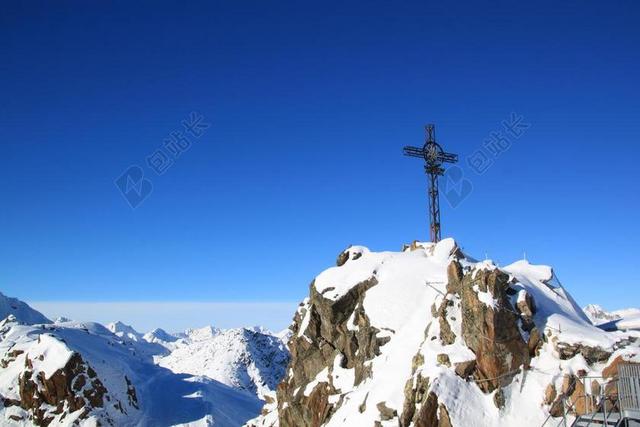 白色自然景观白雪的山顶背景图片