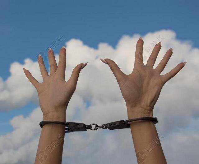 妇女 手 手铐 药物 依赖 女 酒精中毒 吸毒成瘾