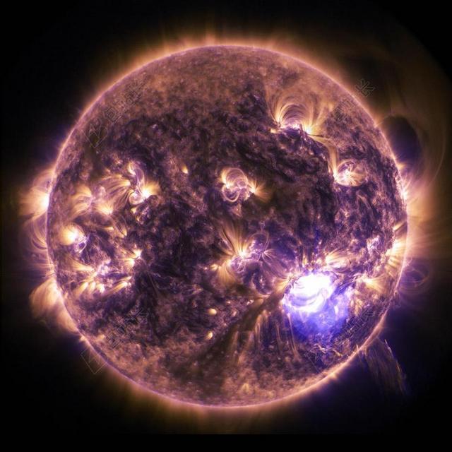 宇宙爆发的太阳背景图片