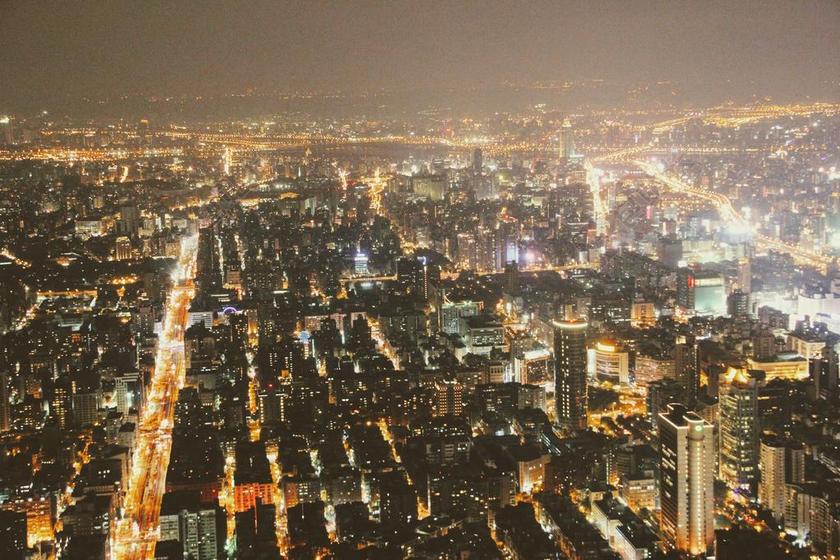 金色城市夜景金色的都市灯光背景图片