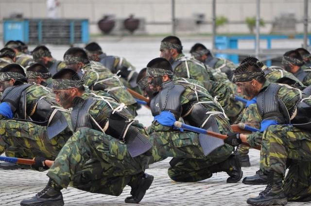 軍人 陸軍 刺槍術 表演 迷彩 迷彩服 台灣