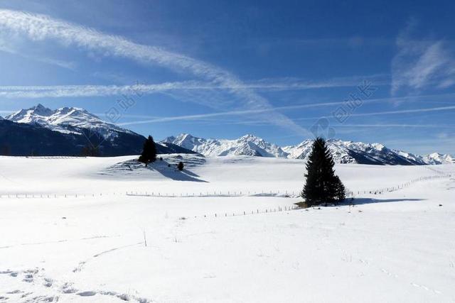 运动清新雪山滑雪背景图片