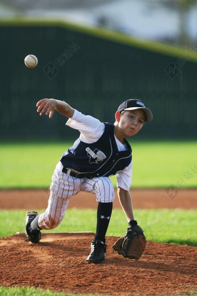棒球 投手 青少年联赛 丘 沥青 俯仰角 行动 投掷 球