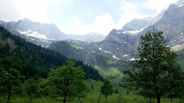 山 徒步旅行 查看 KARWENDEL 景观 爬山