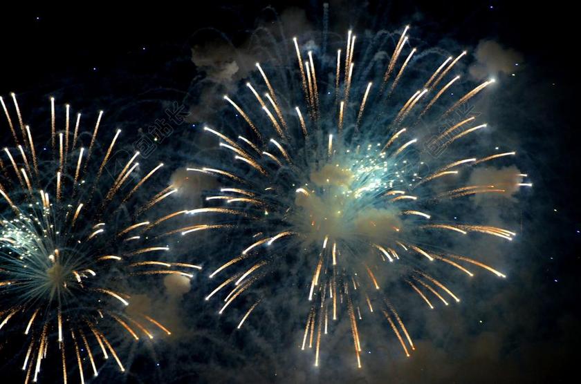 黄色烟花火焰绽放节日背景图片