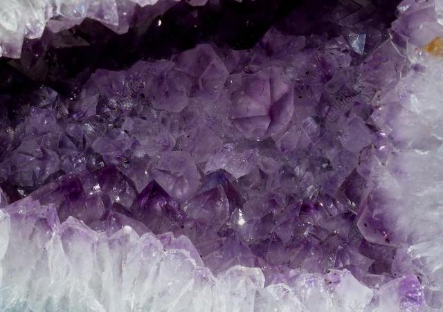 紫晶 紫 水晶洞 德鲁兹 创业板顶部 大块的宝石 暗紫色 透明