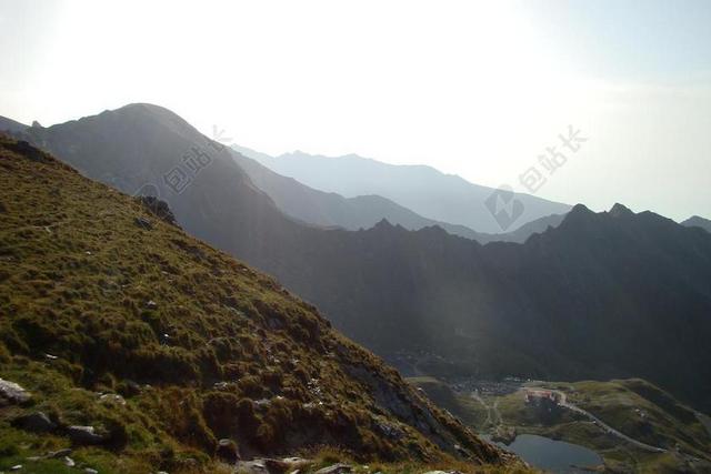 绿色自然景观绿色的山坡背景图片