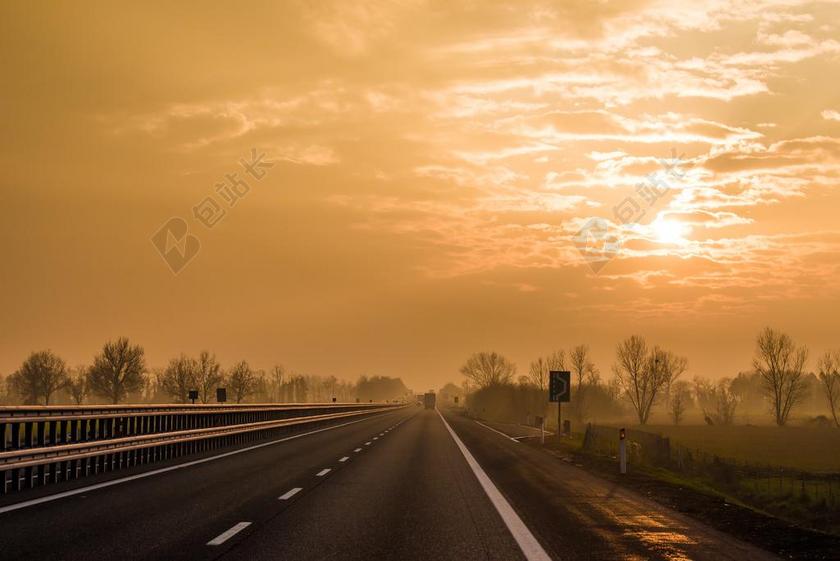 公路高速路日落景观背景图片