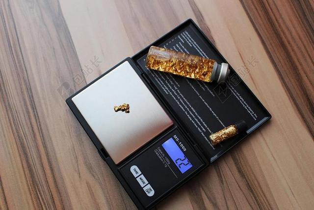 黄金重量称重小金块背景图片