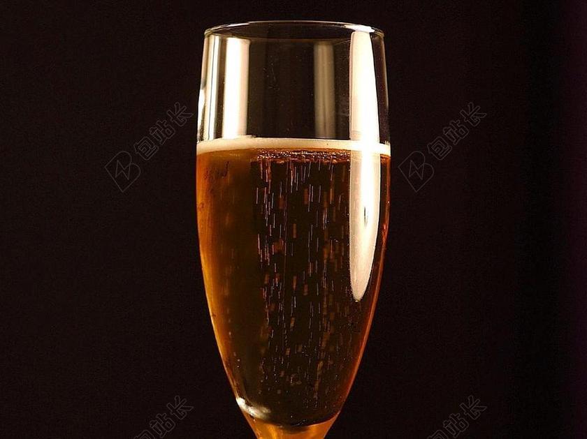 啤酒 眼镜 酒精 饮料 杯 填充 棕色 液体 黑色背景