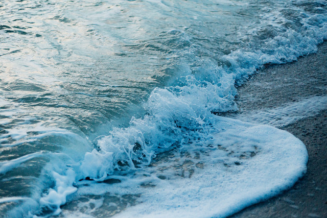 高清唯美蓝色海洋海浪浪花海水水花背景图