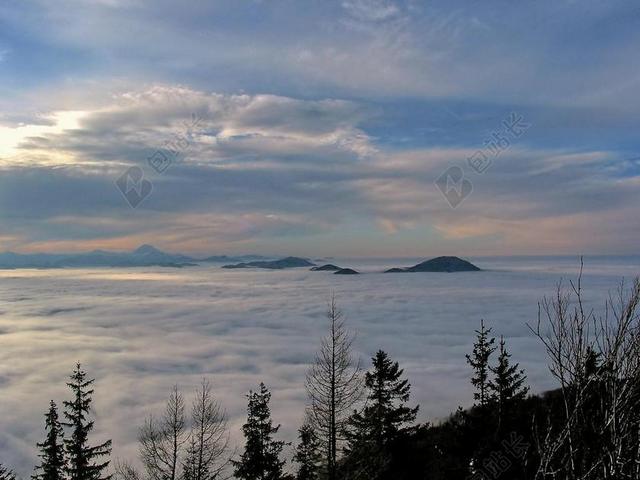 雾 景观 背景 云 在 ALM 后面 乌云密布的天空 塞尔瓦海洋