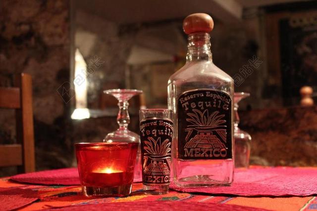 一瓶龙舌兰酒 玻璃 玻璃 龙舌兰酒 瓶 酒 透明 墨西哥