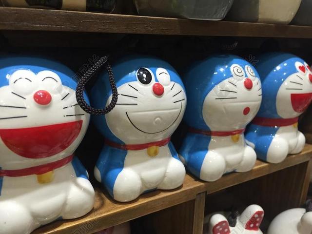 日本机器猫手办模型玩具背景图片