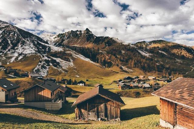 户外自然景观山地房屋居民背景图片