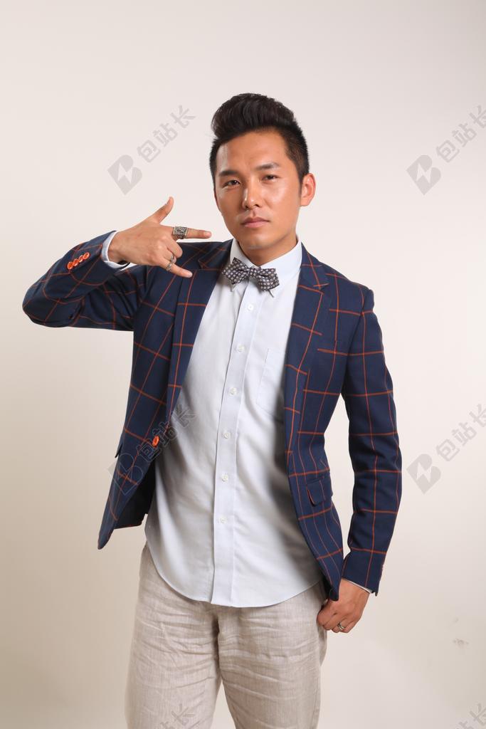 男 青年 帅哥 亚洲 夹克 广场 潮人