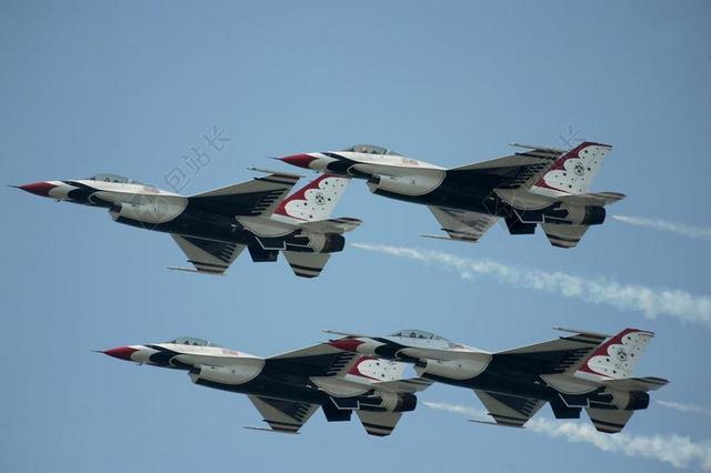 航空展 雷鸟 军事 我们空军 飞机 喷气式飞机 烟 战士