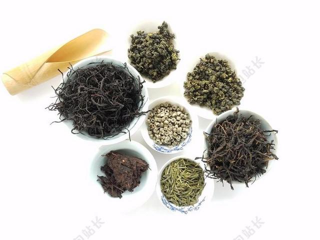茶杯里的茶叶背景图片