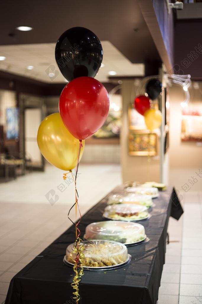 黄色广告时尚简约生日气球背景图片