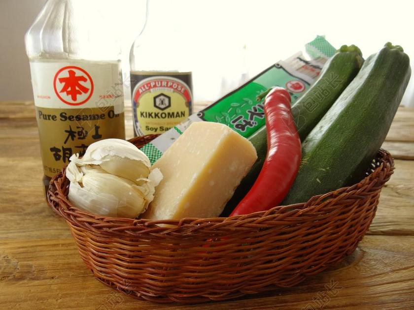 篮子里的蔬菜和黄油背景图片