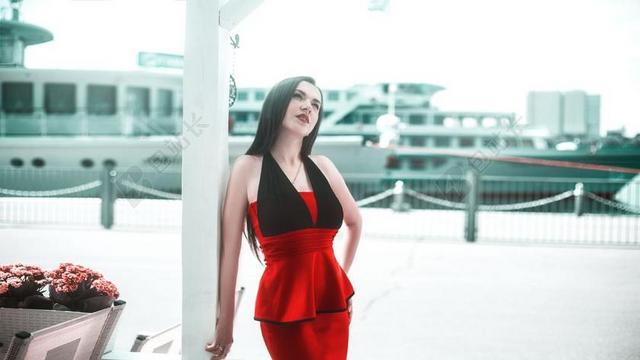 美丽的红衣女孩背景图片